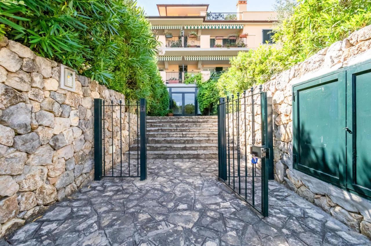 Ferienwohnung Piana Di Solaro Modern Flat & Swimming Pool Lerici Exterior foto