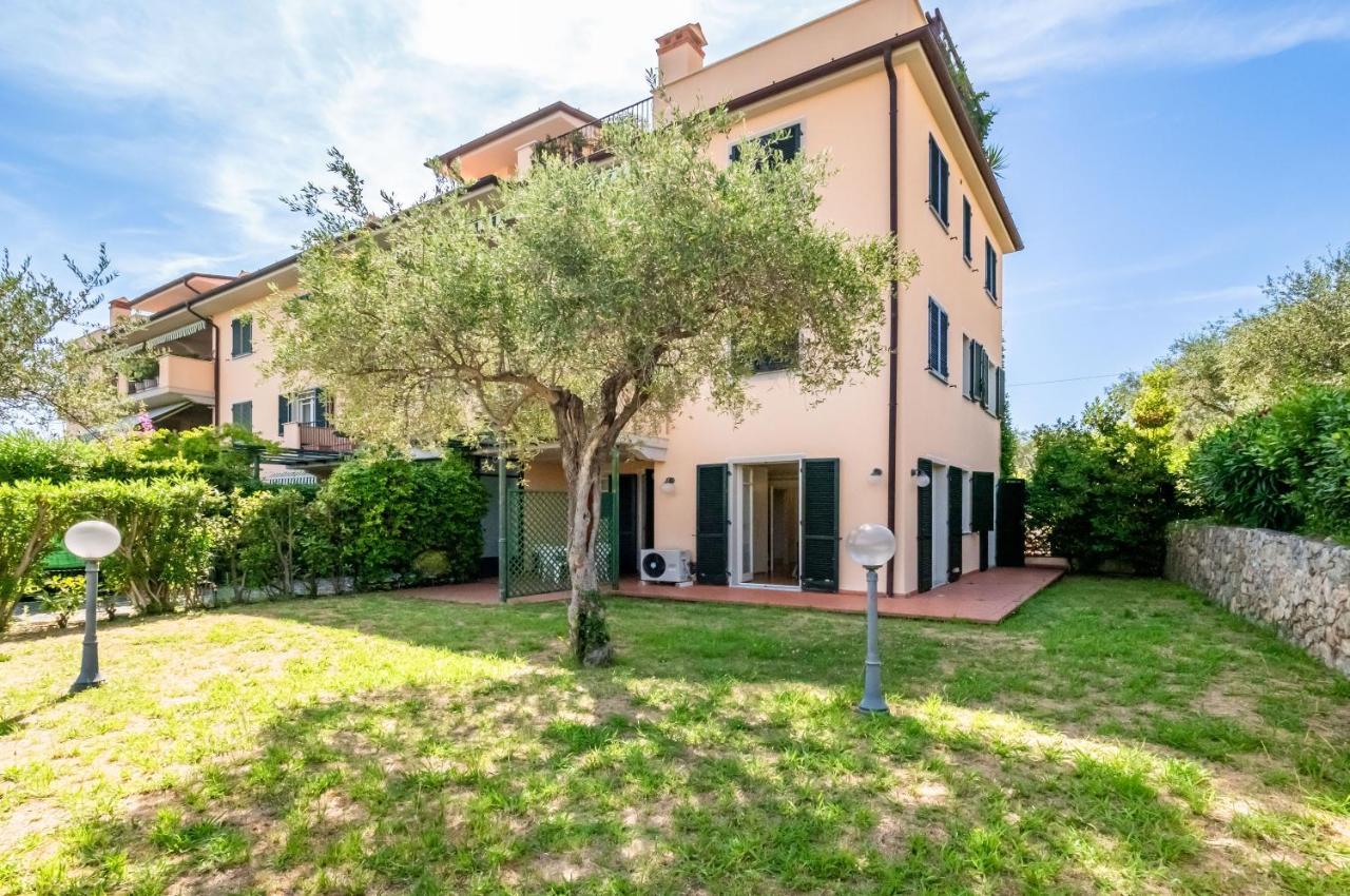 Ferienwohnung Piana Di Solaro Modern Flat & Swimming Pool Lerici Exterior foto